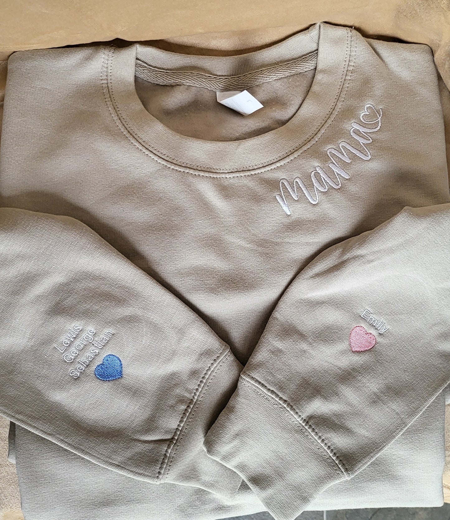 Mama with sleeve embroidery